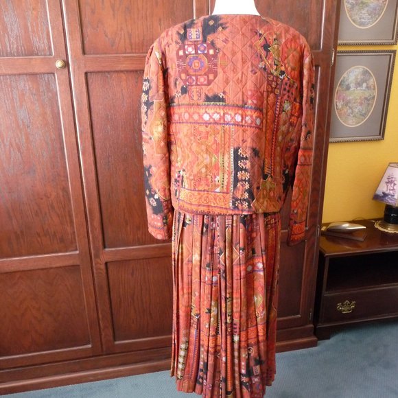 In Group II casual suit - Picture 5 of 11